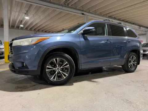 Photos of 2016 Toyota Highlander XLE V6 for sale in Carlstadt, NJ at 101 Motors