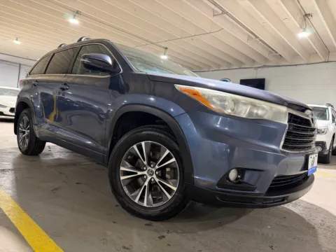 More photos of 2016 Toyota Highlander XLE V6 at 101 Motors, NJ