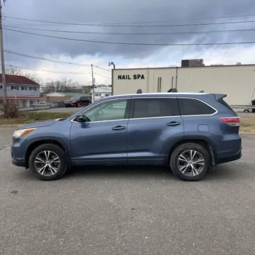 Another view of 2016 Toyota Highlander XLE V6 for sale in Carlstadt, NJ at 101 Motors