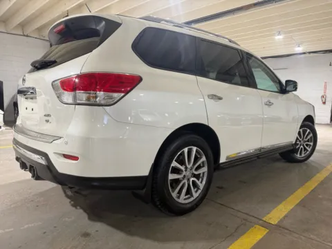 More photos of 2016 Nissan Pathfinder SL at 101 Motors, NJ
