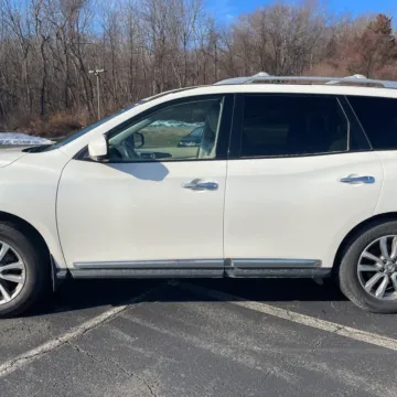 More photos of 2016 Nissan Pathfinder SL at 101 Motors, NJ