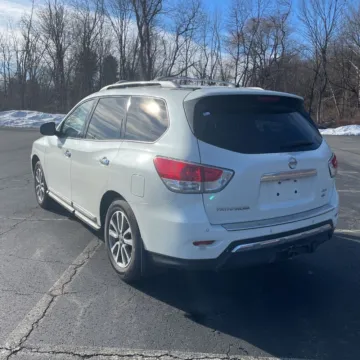 More photos of 2016 Nissan Pathfinder SL at 101 Motors, NJ