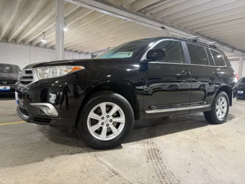 Photos of 2012 Toyota Highlander SE V6 for sale in Carlstadt, NJ at 101 Motors