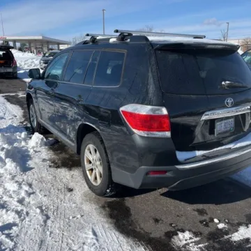 More photos of 2012 Toyota Highlander SE V6 at 101 Motors, NJ