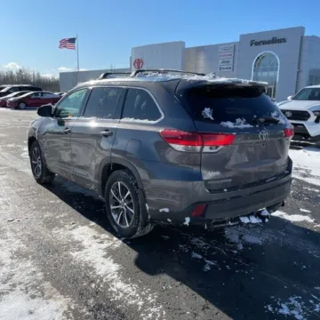 More photos of 2017 Toyota Highlander XLE at 101 Motors, NJ