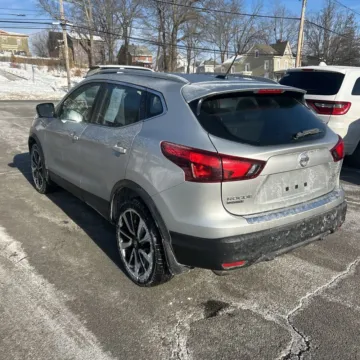 More photos of 2017 Nissan Rogue Sport SL at 101 Motors, NJ