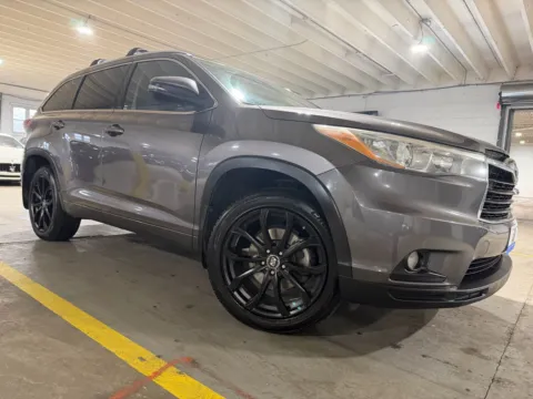 More photos of 2015 Toyota Highlander XLE V6 at 101 Motors, NJ