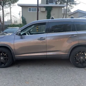 More photos of 2015 Toyota Highlander XLE V6 at 101 Motors, NJ