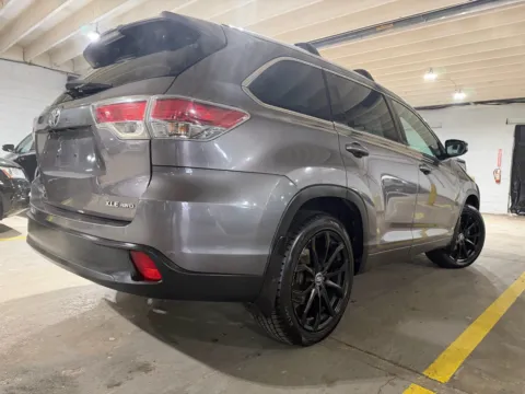 More photos of 2015 Toyota Highlander XLE V6 at 101 Motors, NJ