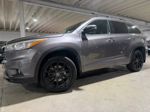 Photos of 2015 Toyota Highlander XLE V6 for sale in Carlstadt, NJ at 101 Motors