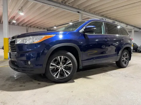 Photos of 2016 Toyota Highlander XLE V6 for sale in Carlstadt, NJ at 101 Motors