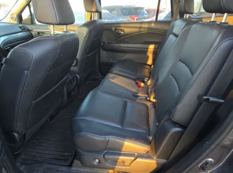 More photos of 2018 Honda Pilot EX-L at 101 Motors, NJ