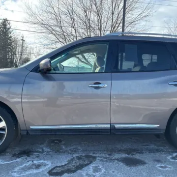 More photos of 2014 Nissan Pathfinder Platinum at 101 Motors, NJ