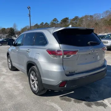 More photos of 2015 Toyota Highlander XLE V6 at 101 Motors, NJ