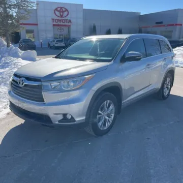 Silver 2015 Toyota Highlander XLE V6 for sale in Carlstadt, NJ