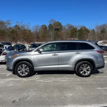 Another view of 2015 Toyota Highlander XLE V6 for sale in Carlstadt, NJ at 101 Motors