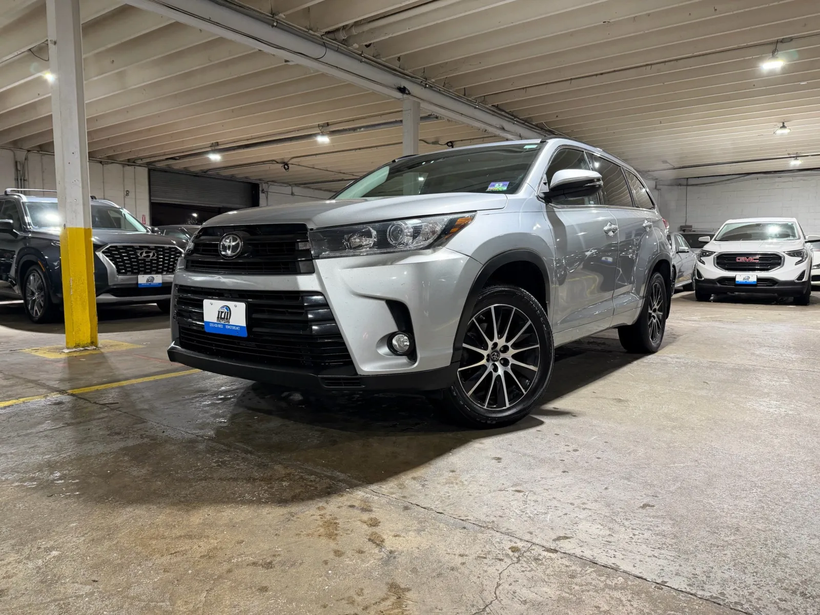 Silver 2017 Toyota Highlander SE for sale in Carlstadt, NJ