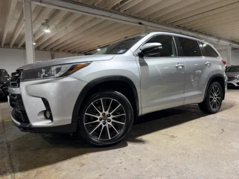 Photos of 2017 Toyota Highlander SE for sale in Carlstadt, NJ at 101 Motors
