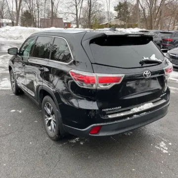 More photos of 2016 Toyota Highlander XLE V6 at 101 Motors, NJ