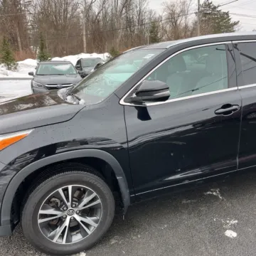 Photos of 2016 Toyota Highlander XLE V6 for sale in Carlstadt, NJ at 101 Motors