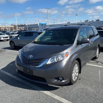 Gray 2015 Toyota Sienna XLE Premium 7 Passenger for sale in Carlstadt, NJ