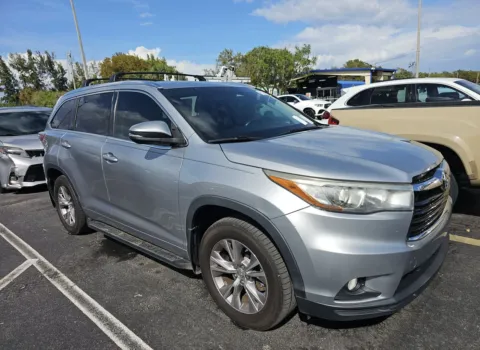 More photos of 2015 Toyota Highlander XLE V6 at 101 Motors, NJ
