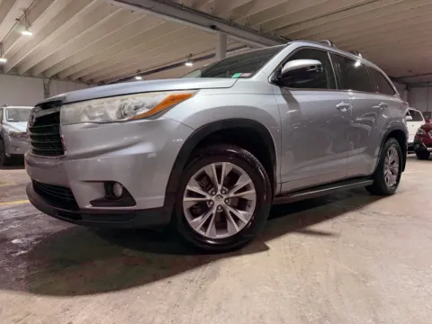 Photos of 2015 Toyota Highlander XLE V6 for sale in Carlstadt, NJ at 101 Motors