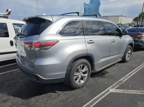 Photos of 2015 Toyota Highlander XLE V6 for sale in Carlstadt, NJ at 101 Motors