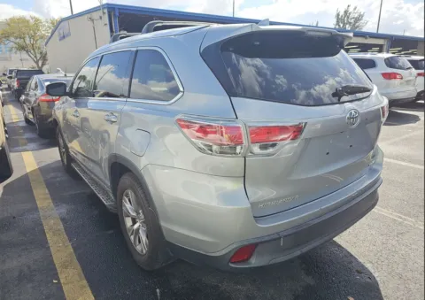 Another view of 2015 Toyota Highlander XLE V6 for sale in Carlstadt, NJ at 101 Motors