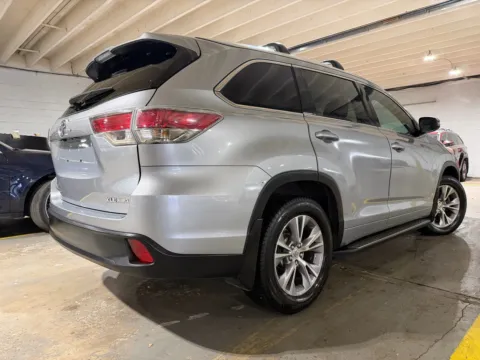 More photos of 2015 Toyota Highlander XLE V6 at 101 Motors, NJ