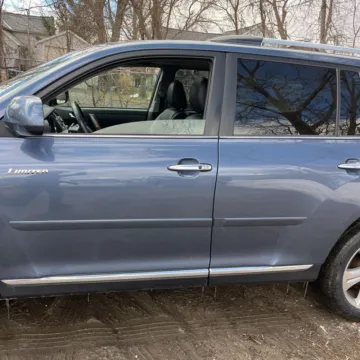 More photos of 2013 Toyota Highlander Limited V6 at 101 Motors, NJ