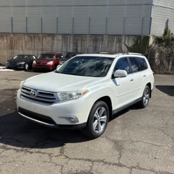 White 2012 Toyota Highlander Limited V6 for sale in Carlstadt, NJ