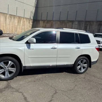 More photos of 2012 Toyota Highlander Limited V6 at 101 Motors, NJ