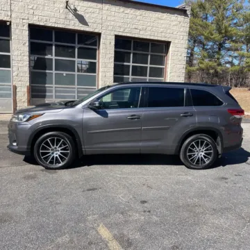 Another view of 2018 Toyota Highlander SE for sale in Carlstadt, NJ at 101 Motors