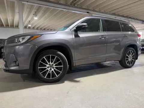 Photos of 2018 Toyota Highlander SE for sale in Carlstadt, NJ at 101 Motors