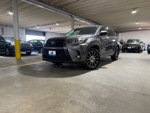 Gray 2018 Toyota Highlander SE for sale in Carlstadt, NJ