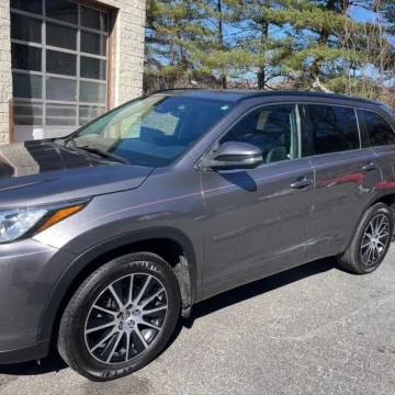 Photos of 2018 Toyota Highlander SE for sale in Carlstadt, NJ at 101 Motors