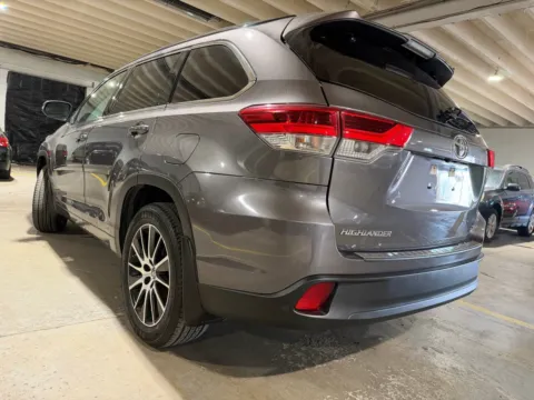 Another view of 2018 Toyota Highlander SE for sale in Carlstadt, NJ at 101 Motors