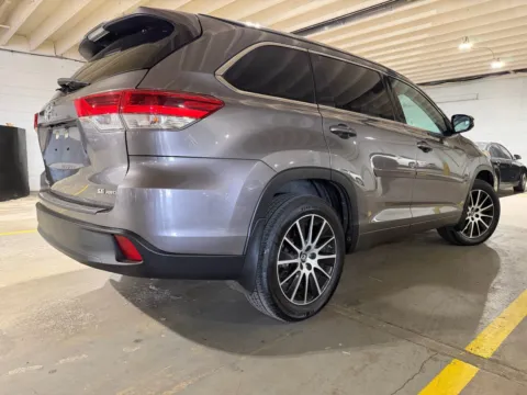 More photos of 2018 Toyota Highlander SE at 101 Motors, NJ