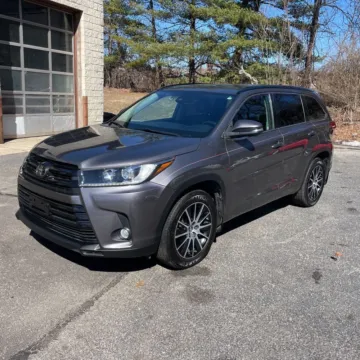 Gray 2018 Toyota Highlander SE for sale in Carlstadt, NJ
