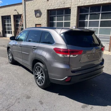 More photos of 2018 Toyota Highlander SE at 101 Motors, NJ