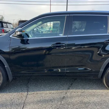 More photos of 2015 Toyota Highlander Limited V6 at 101 Motors, NJ