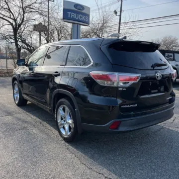 More photos of 2015 Toyota Highlander Limited V6 at 101 Motors, NJ