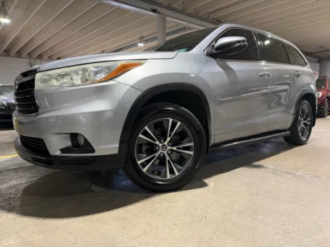 Photos of 2016 Toyota Highlander XLE V6 for sale in Carlstadt, NJ at 101 Motors