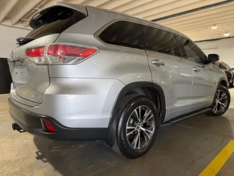 More photos of 2016 Toyota Highlander XLE V6 at 101 Motors, NJ