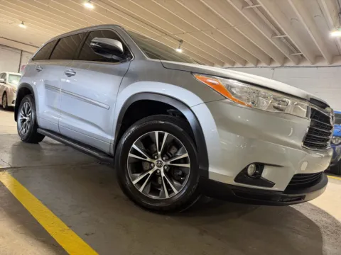 More photos of 2016 Toyota Highlander XLE V6 at 101 Motors, NJ