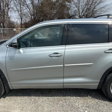 More photos of 2017 Toyota Highlander Limited at 101 Motors, NJ