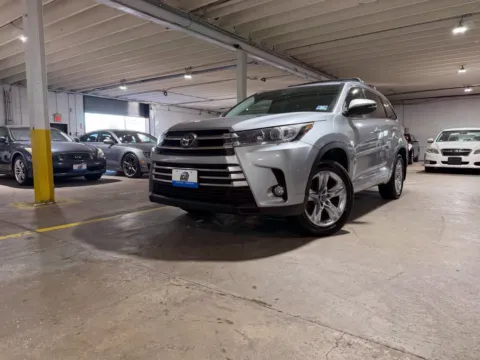 Silver 2017 Toyota Highlander Limited for sale in Carlstadt, NJ