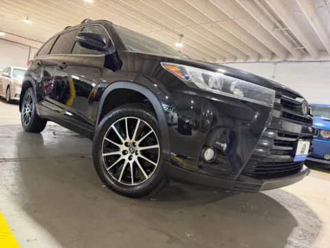 More photos of 2018 Toyota Highlander SE at 101 Motors, NJ