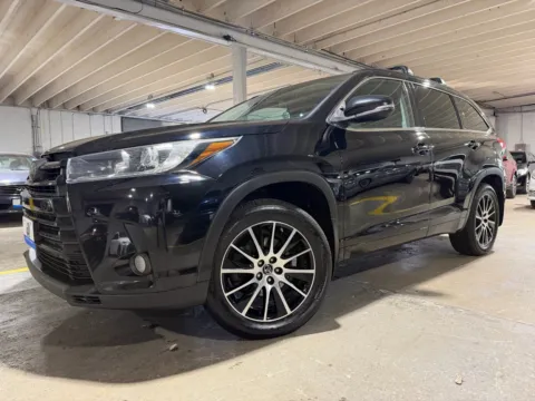 Photos of 2018 Toyota Highlander SE for sale in Carlstadt, NJ at 101 Motors